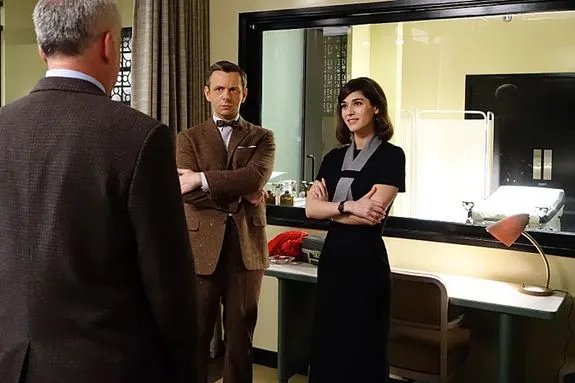 Unterschiedlicher könnten Reaktionen nicht sein: Bill (Michael Sheen) und Virginia (Lizzy Caplan). &copy; Showtime