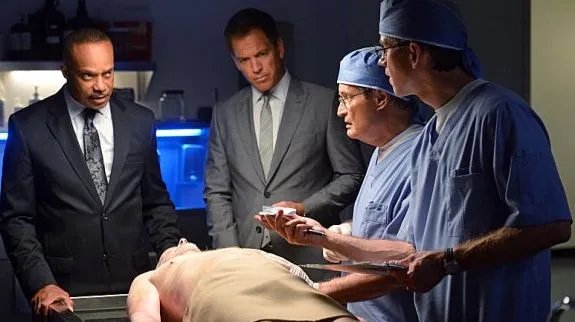 Das Team in Washington bei der Leichenbeschauung von Kevins Onkel. &copy; CBS