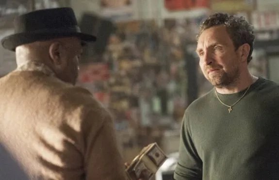 Steht für seine Taten ein: Terry (Eddie Marsan) in %26bdquo;The Captain%26ldquo;. &copy; Showtime