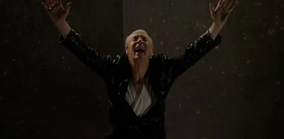Eldritch Palmer (Jonathan Hyde) - singing in the rain &copy; FX