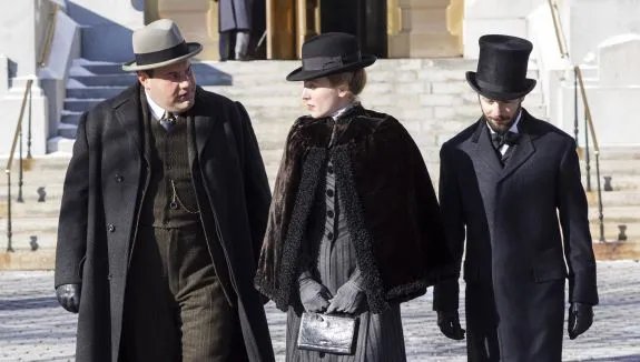 Geschlagenes Trio: Speight (David Fierro); Cornelia (Juliet Rylance) und Bertie (Michael Angarano). &copy; Cinemax