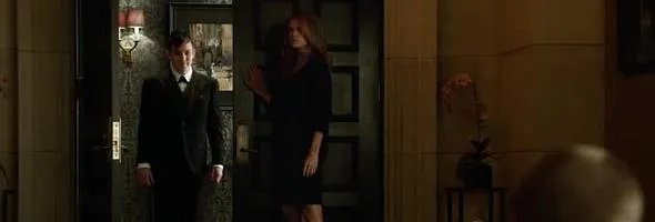 Oswald Cobblepot (Robin Lord Taylor) stattet seinem %26bdquo;alten Freund%26ldquo; Jim Gordon (Ben McKenzie) einen Besuch ab. &copy; FOX