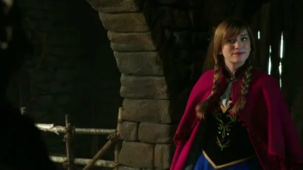 Anna (Elizabeth Lail) behauptet sich gegen Rumple (Robert Carlyle). &copy; ABC