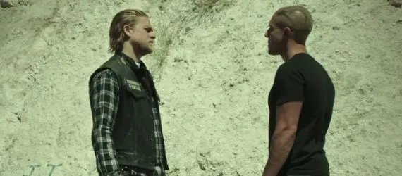 Zwei alte Freunde: Jax (Charlie Hunnam) und Juice (Theo Rossi) &copy; FX