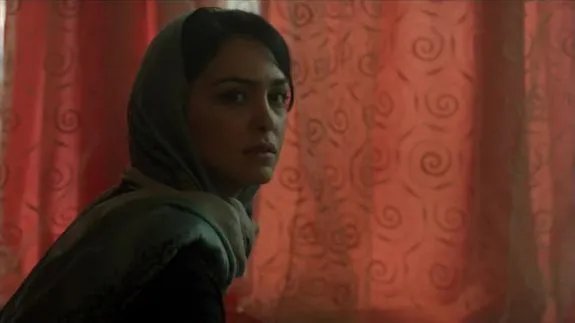 Der stärkste Teil der Episode: Fara (Nazanin Boniadi) beim Observieren &copy; Showtime