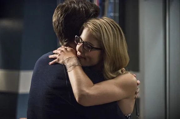 Besuch aus Starling City: Felicity (Emily Bett Rickards) gemeinsam mit Barry (Grant Gustin) © The CW