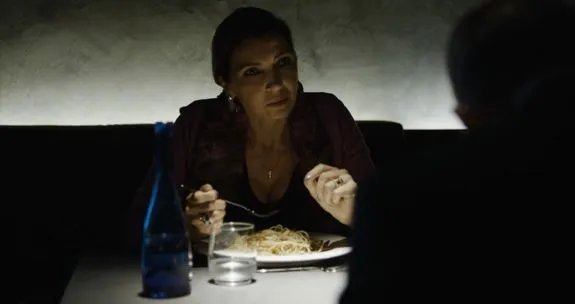 In dieser Episode betrachten wir Immas (Maria Pia Calzone) Wandlung zur Donna Savastano. &copy; Sky Italia