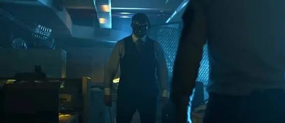 Todd Stashwick trägt als Richard Sionis eine schwarze Maske. Zufall? &copy; FOX