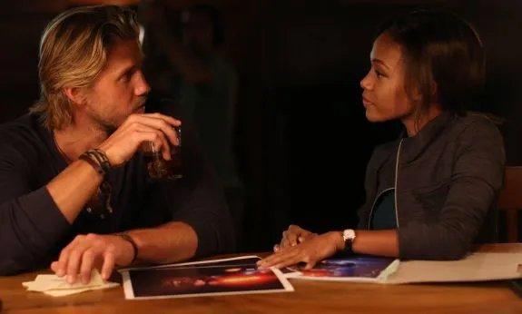 Schmetterlinge im Bauch? Hawley (Matt Barr) mit Abbie (Nicole Beharie) &copy; FOX