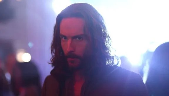 Ab in die Clubszene: Ichabod (Tom Mison) in %26bdquo;Heartless%26ldquo;. &copy; FOX