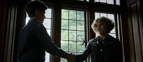 David Mazouz und Camren Bicondova in %26bdquo;Gotham%26ldquo; &copy; FOX