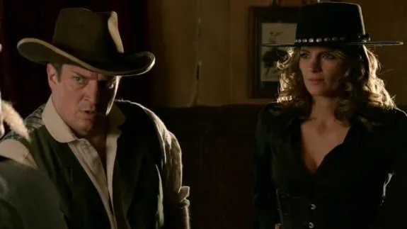 Castle (Nathan Fillion) und Beckett (Stana Katic) im Saloon. &copy; ABC