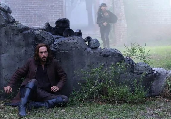 Den ersten Angriff durch den kopflosen Reiter haben Ichabod und Abbie überstanden. © FOX