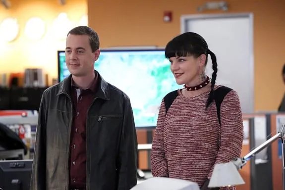Mehr oder minder in Feiertagsstimmung: McGee (Sean Murray) und Abby (Pauley Perrette) &copy; CBS