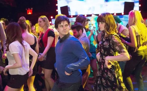 Gavin (Jason Ritter) und Stacey (Alexis Bledel) auf der Tanzfläche. &copy; Sony Pictures Television
