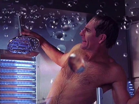 Archer nimmt eine NoGravity-Dusche in %26bdquo;Star Trek: Enterprise%26ldquo;. &copy; UPN