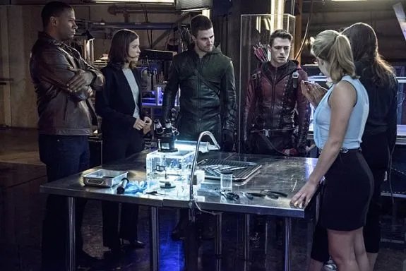 Szenenfoto aus der Episode %26bdquo;The Brave and the Bold%26ldquo; der US-Serie %26bdquo;Arrow%26ldquo; &copy; FOX
