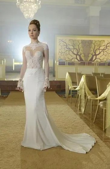 Kenzi im Hochzeitskleid in %26bdquo;Lost Girl%26ldquo; © Showcase