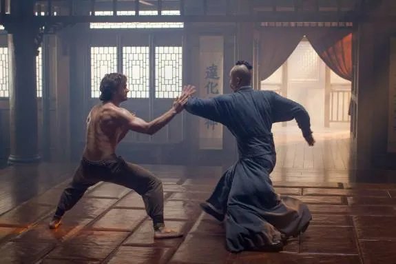 Marco Polo (Lorenzo Richelmy) im Trainingskampf mit Hundred Eyes (Tom Wu). &copy; Netflix