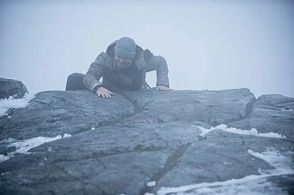 Szenenfoto aus der Episode %26bdquo;The Climb%26ldquo; der US-Serie %26bdquo;Arrow%26ldquo; &copy; The CW
