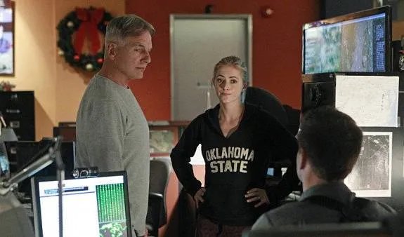 Gibbs (Mark Harmon) zusammen mit Bishop (Emily Wickersham) und Tony (Michael Weatherly) in %26bdquo;House Rules%26ldquo; &copy; CBS