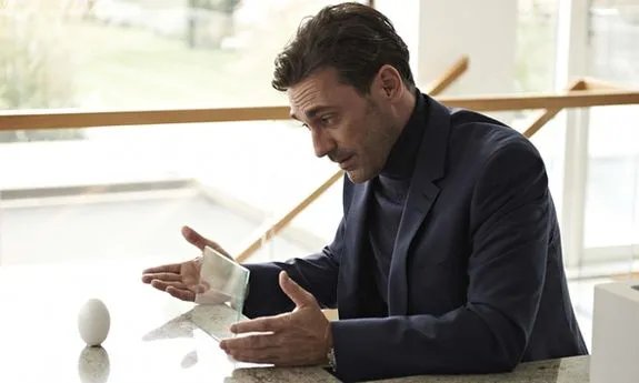 Jon Hamm spielt als Matt den Angestellten einer ominösen Klonfirma. &copy; Channel 4