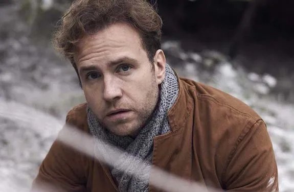 Joe (Rafe Spall) durchlebt seinen ganz eigenen Alptraum. &copy; Channel 4
