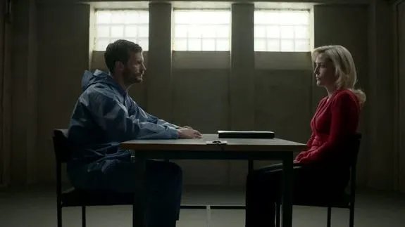 Das Duell zwischen Paul Spector (Jamie Dornan) und Stella Gibson (Gillian Anderson) nähert sich seinem Höhepunkt. &copy; BBC