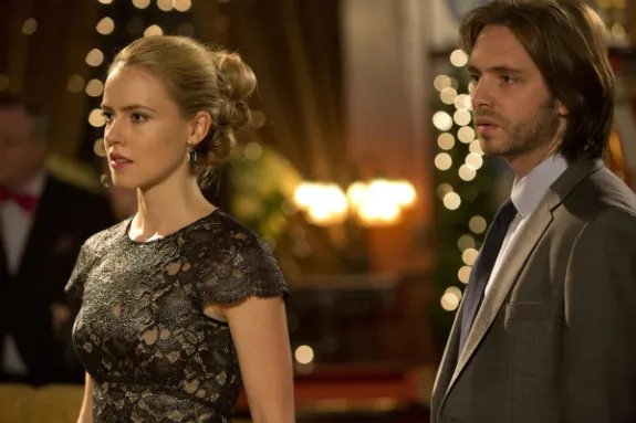 Aaron Stanford und Amanda Schull in %26bdquo;12 Monkeys%26ldquo; © Syfy