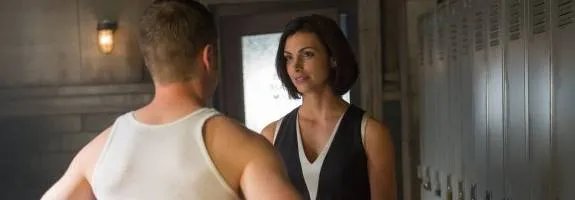 Ben McKenzie als Jim Gordon und Morena Baccarin als Dr. Leslie Thompkins in %26bdquo;Gotham%26ldquo; © FOX