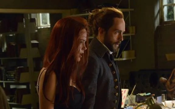 Vereint gegen das Böse: Katrina (Katia Winter) zusammen mit Ichabod (Tom Mison) &copy; FOX