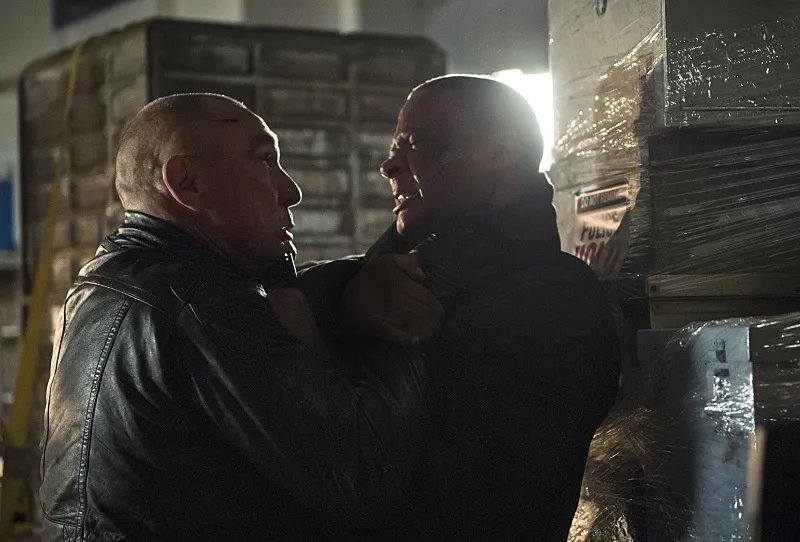 Szenenfoto aus der Episode %26bdquo;Left Behind%26ldquo; der US-Serie %26bdquo;Arrow%26ldquo; &copy; FOX