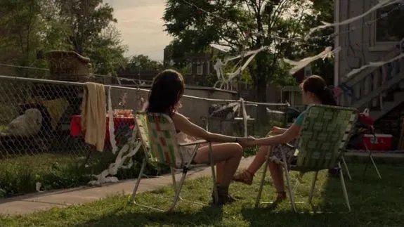 Ein Moment von schlichter emotionaler Schönheit: Fiona (Emmy Rossum) und Debbie (Emma Kenney) &copy; Showtime