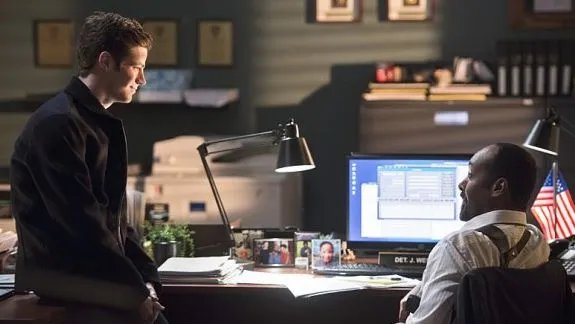 Barry (Grant Gustin) gemeinsam mit Ziehvater Joe (Jesse L. Martin) in %26bdquo;The Sound and the Fury%26ldquo;. &copy; The CW