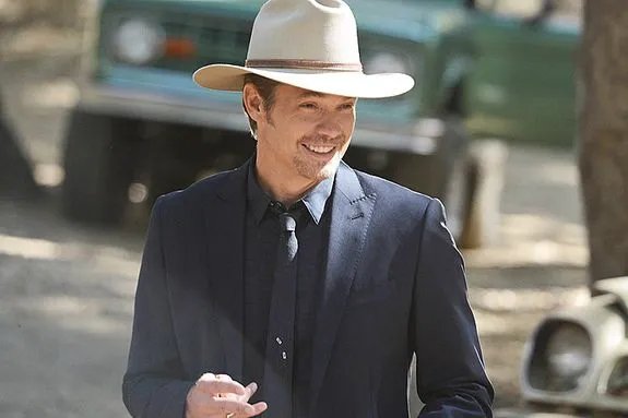 Noch hat Raylan Givens (Timothy Olyphant) gut lachen. &copy; FX