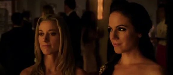 Zoie Palmer und Anna Silk in %26bdquo;Lost Girl%26ldquo; &copy; Showcase