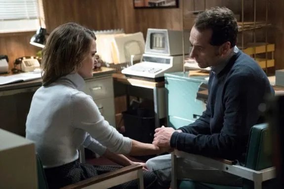 Neue Entwicklungen bedrohen die Harmonie zwischen Elizabeth (Keri Russell) und Phillip (Matthew Rhys). © FX
