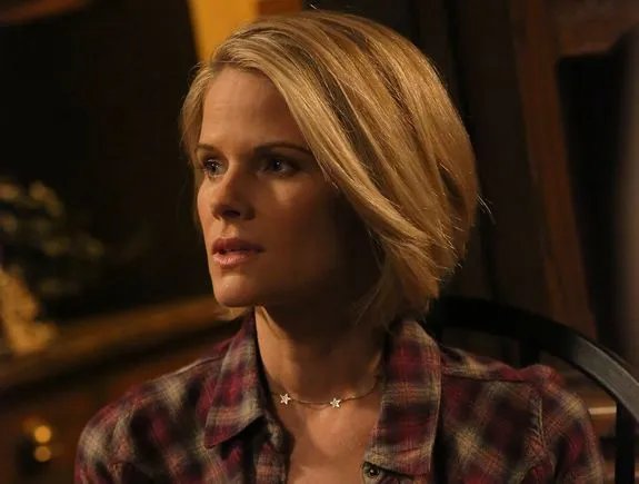 Bis zum Ende bleibt unklar; wem Avas (Joelle Carter) Loyalitäten gehören. &copy; FX