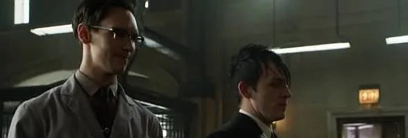 Edward Nygma (Michael Cory Smith) und Oswald Cobblepot (Robin Lord Taylor) beschnuppern sich. © FOX