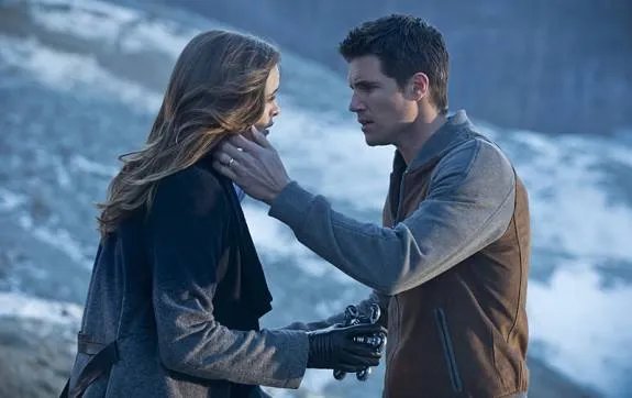 Caitlin (Danielle Panabaker) gemeinsam mit Ronnie (Robbie Amell) in %26bdquo;The Nuclear Man%26ldquo;. &copy; The CW