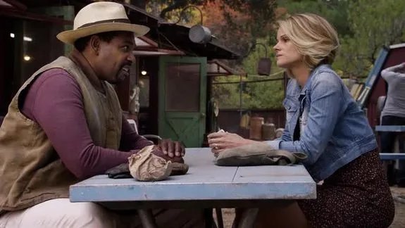 Ava (Joelle Carter) ersucht erneut die Hilfe von Ellstin Limehouse (Mykelti Limehouse). &copy; FX