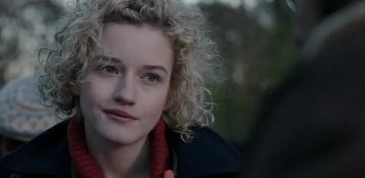 Die abenteuerlustige Teenagerin Kimberly (Julia Garner) gerät ins Netz des KGB. © FX