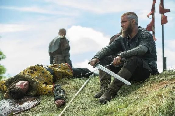 Travis Fimmel als Ragnar Lothbrok in %26bdquo;Mercenary%26ldquo;. © History