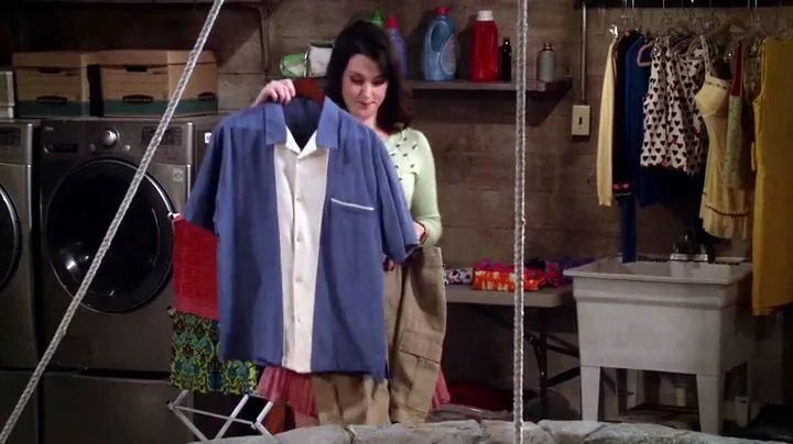 Rose und Charlies Bowlingshirts &copy; Warner Bros.
