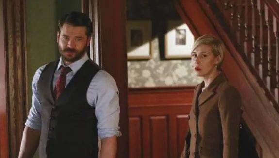 Charlie Weber und Liza Weil als Frank Delfino und Bonnie Winterbottom in %26bdquo;HtGAwM%26ldquo; &copy; ABC
