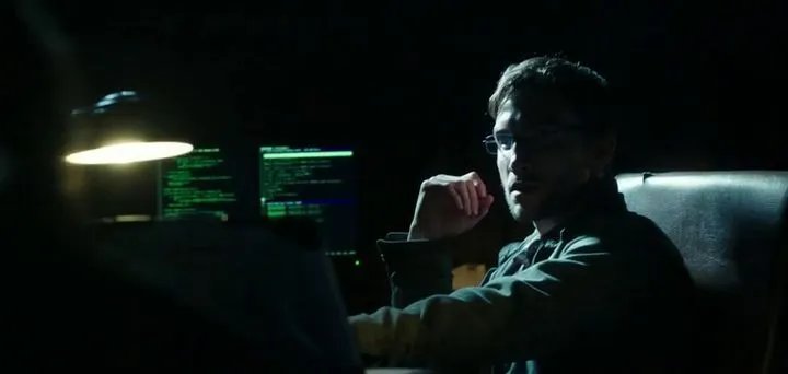 Aaron (Noah Bean) spioniert bei der CIA. © Syfy