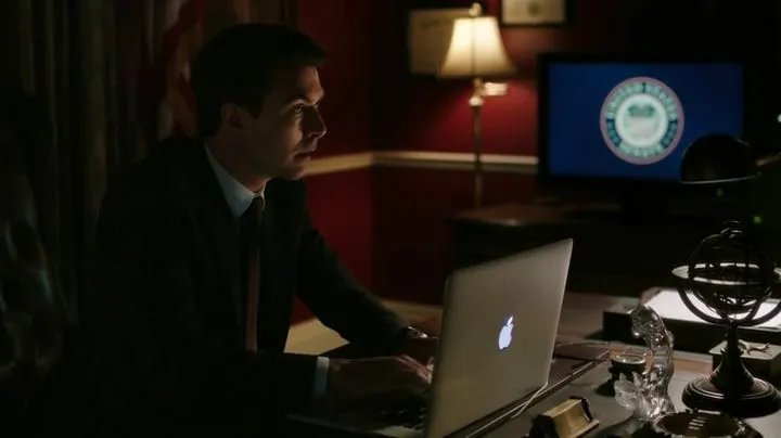 Whistleblower Adam Wexler (Ari Millen) © Syfy