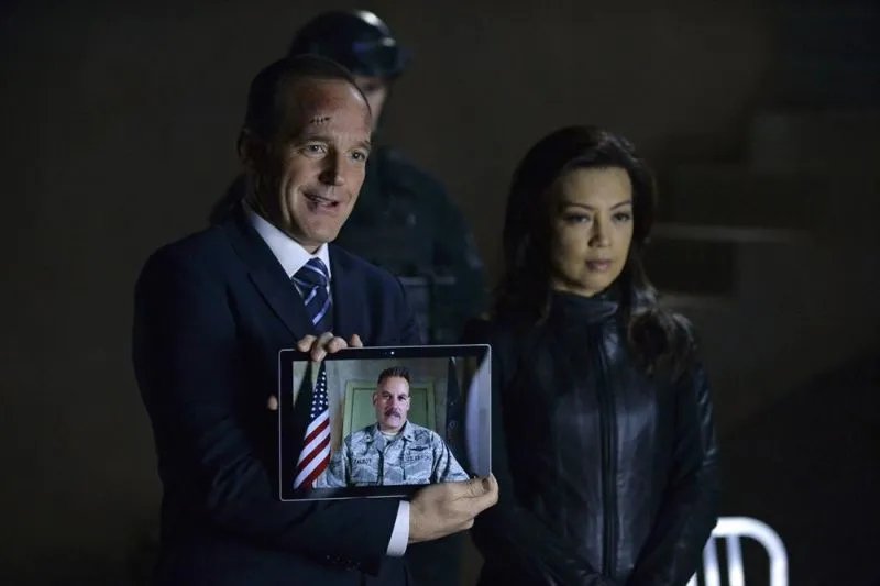 Szenenfoto aus der Episode %26bdquo;Aftershocks%26ldquo; der Serie %26bdquo;Marvel%26#039;s Agents of S.H.I.E.L.D.%26ldquo; © ABC