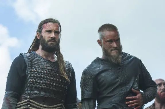 Clive Standen und Travis Fimmel als Rollo und Ragnar in %26bdquo;Warrior%26#039;s Fate%26ldquo;. &copy; History