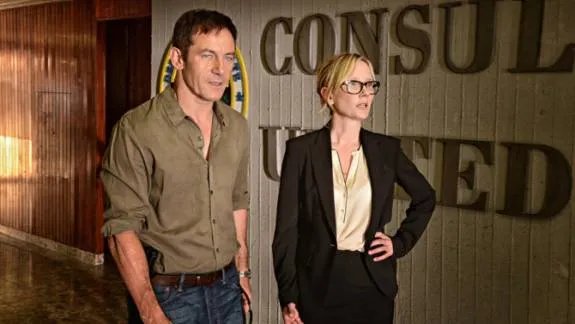 Mehr als nur Kollegen: Connelly (Jason Isaacs) und seine Chefin Lynn Monahan (Anne Heche) in %26bdquo;Dig%26ldquo; &copy; USA Network
